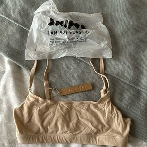 Skims Scoop Neck Bra